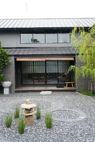 Ojisan House,,5 star