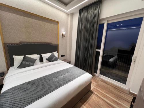 Hotel Sea Moon,,4 star