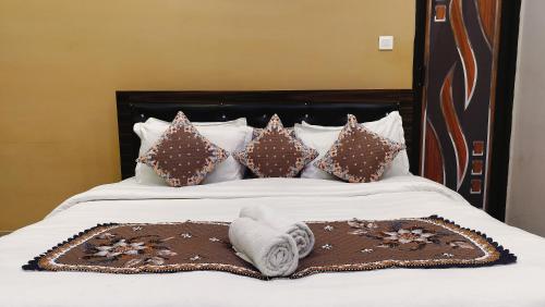 lill sparrow by the verdant escapes