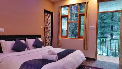 lill sparrow by the verdant escapes