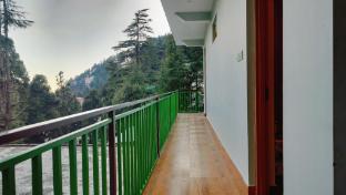 lill sparrow by the verdant escapes