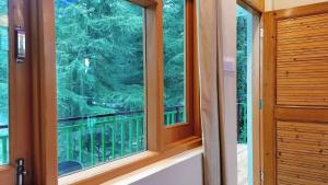 lill sparrow by the verdant escapes