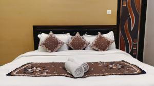 lill sparrow by the verdant escapes