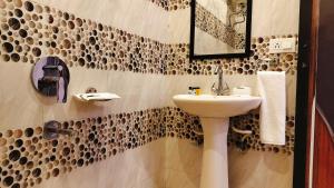 lill sparrow by the verdant escapes