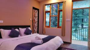 lill sparrow by the verdant escapes