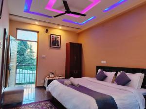 lill sparrow by the verdant escapes