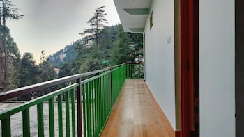 Lill Sparrow By The Verdant Escapes,,2 star