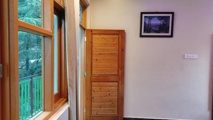 lill sparrow by the verdant escapes