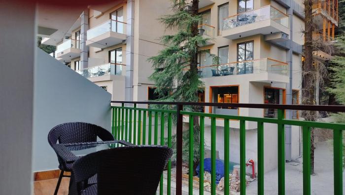 lill sparrow by the verdant escapes