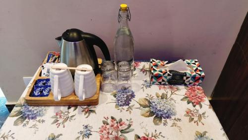 lill sparrow by the verdant escapes