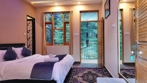 lill sparrow by the verdant escapes