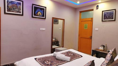 lill sparrow by the verdant escapes