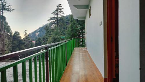 lill sparrow by the verdant escapes