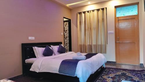 lill sparrow by the verdant escapes