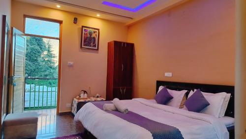 lill sparrow by the verdant escapes