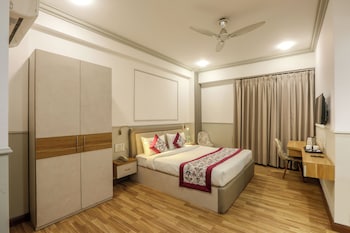 hotel emerald suites and banquet