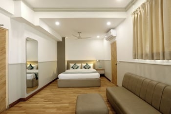 hotel emerald suites and banquet