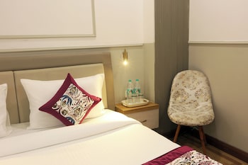 hotel emerald suites and banquet