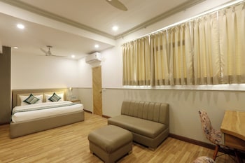 hotel emerald suites and banquet