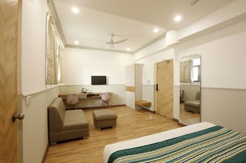 hotel emerald suites and banquet