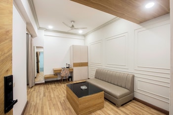 hotel emerald suites and banquet