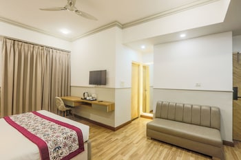 hotel emerald suites and banquet