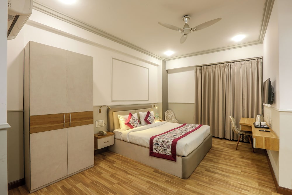 hotel emerald suites and banquet