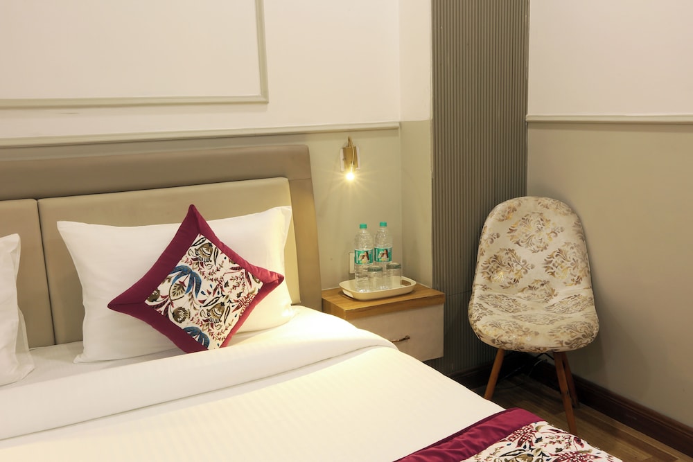 hotel emerald suites and banquet