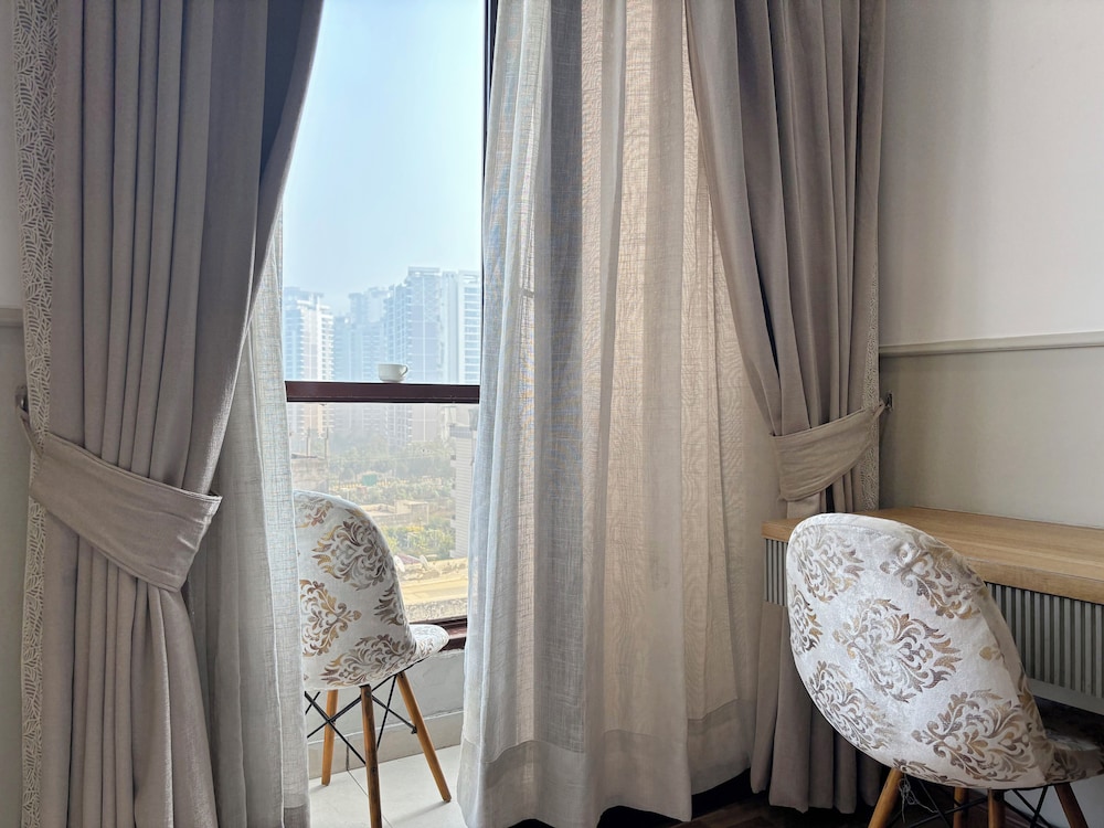 hotel emerald suites and banquet