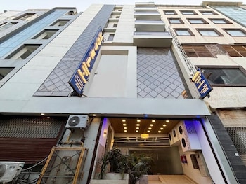 hotel emerald suites and banquet