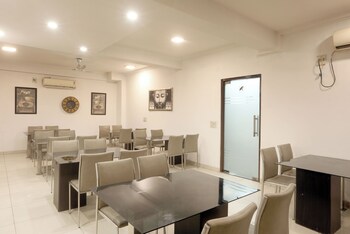 hotel emerald suites and banquet