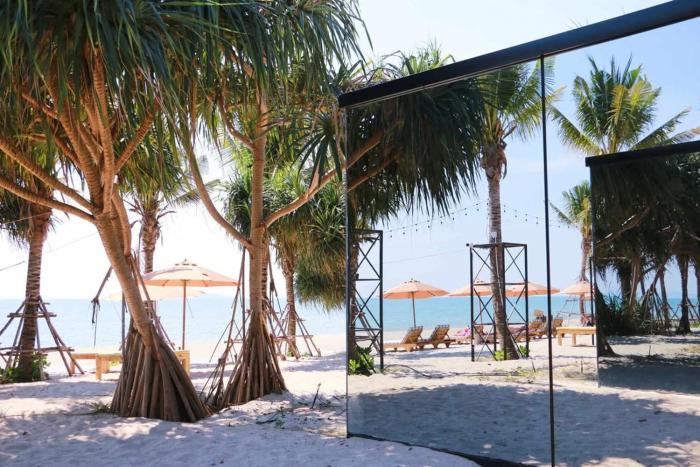 mirror mirror hotel cafe and restaurant