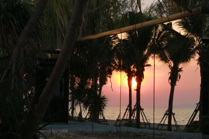 mirror mirror hotel cafe and restaurant