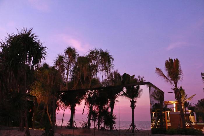 mirror mirror hotel cafe and restaurant