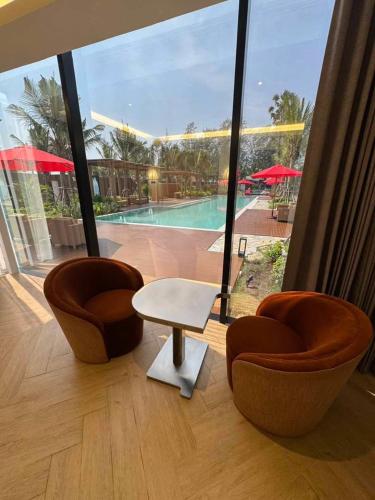 mirror mirror hotel cafe and restaurant