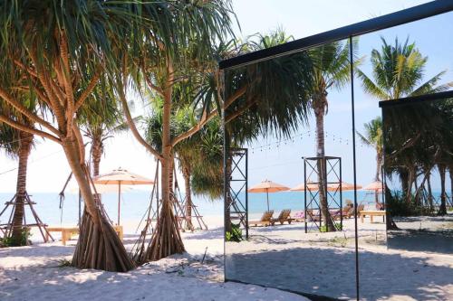 mirror mirror hotel cafe and restaurant