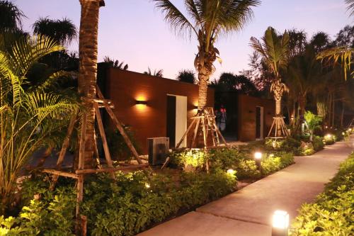 mirror mirror hotel cafe and restaurant