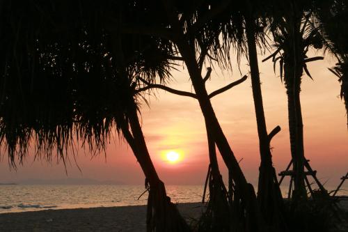 mirror mirror hotel cafe and restaurant