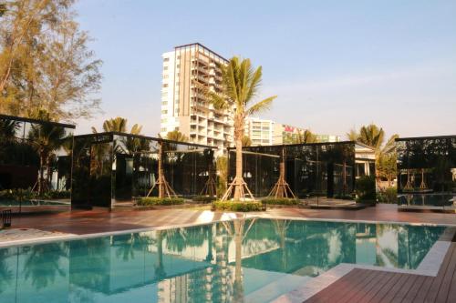 mirror mirror hotel cafe and restaurant