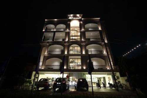 the altruist hotel sec 57
