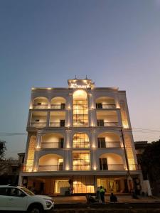 the altruist hotel sec 57