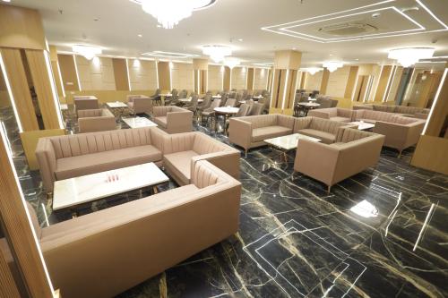 the altruist hotel sec 57