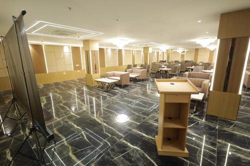 the altruist hotel sec 57