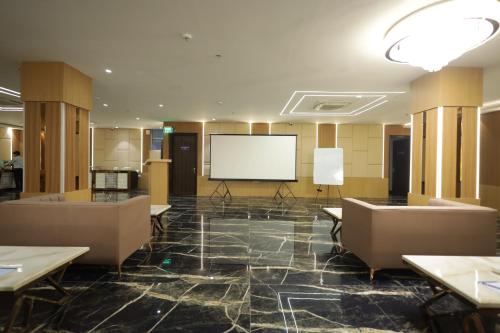 the altruist hotel sec 57