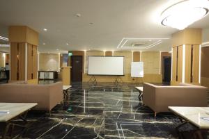 the altruist hotel sec 57