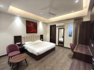 the altruist hotel sec 57