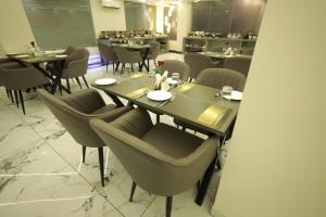 the altruist hotel sec 57