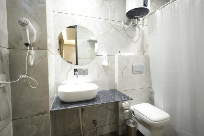 the altruist hotel sec 57