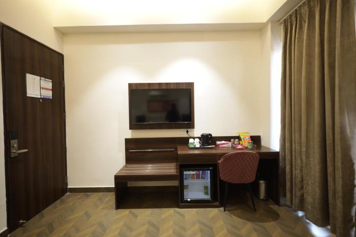 the altruist hotel sec 57