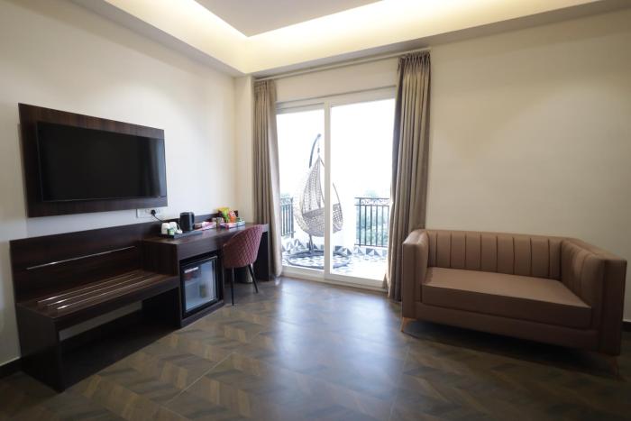 the altruist hotel sec 57
